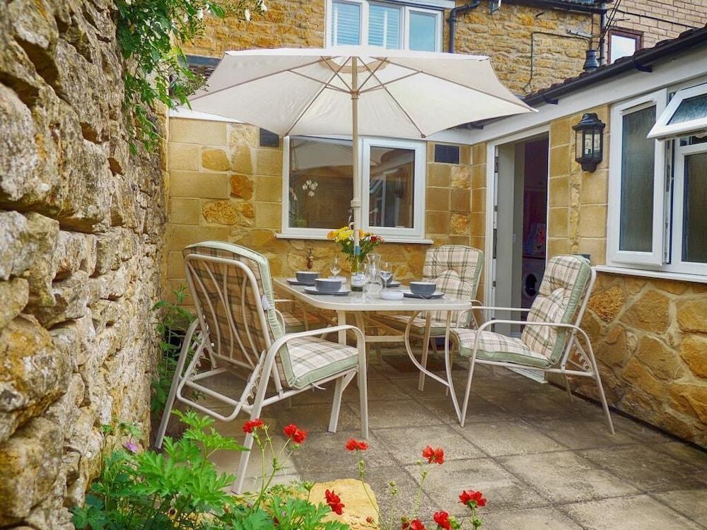 The Lansdowne Guest House Bourton-on-the-Water Luaran gambar The courtyard at The Old Post Office