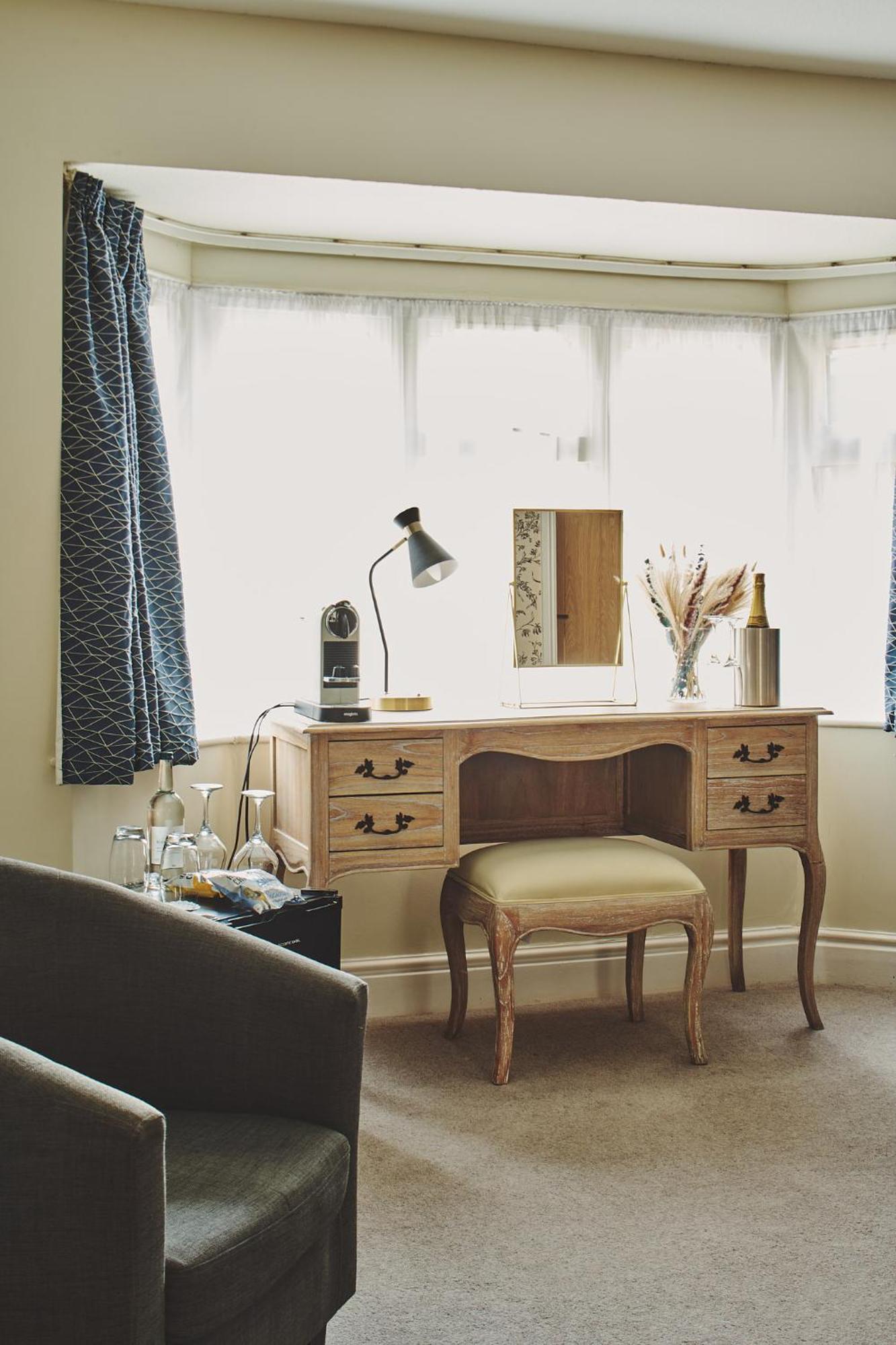 The Lansdowne Guest House Bourton-on-the-Water Luaran gambar A dressing table