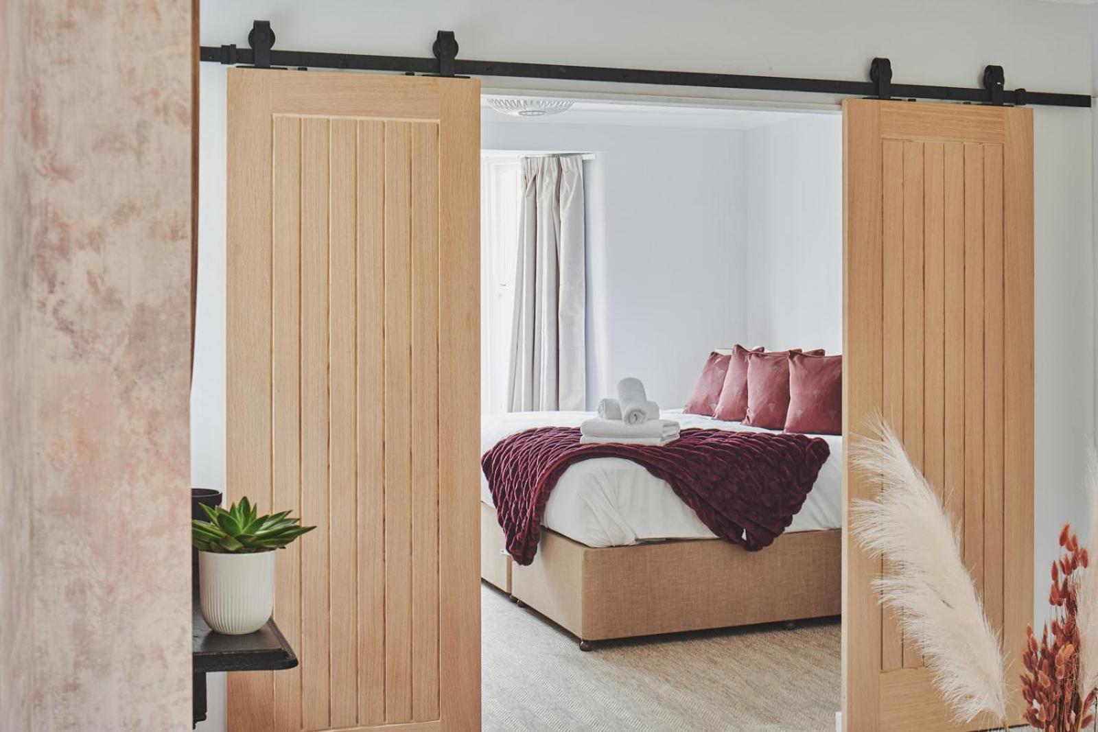 The Lansdowne Guest House Bourton-on-the-Water Luaran gambar Sliding barn doors
