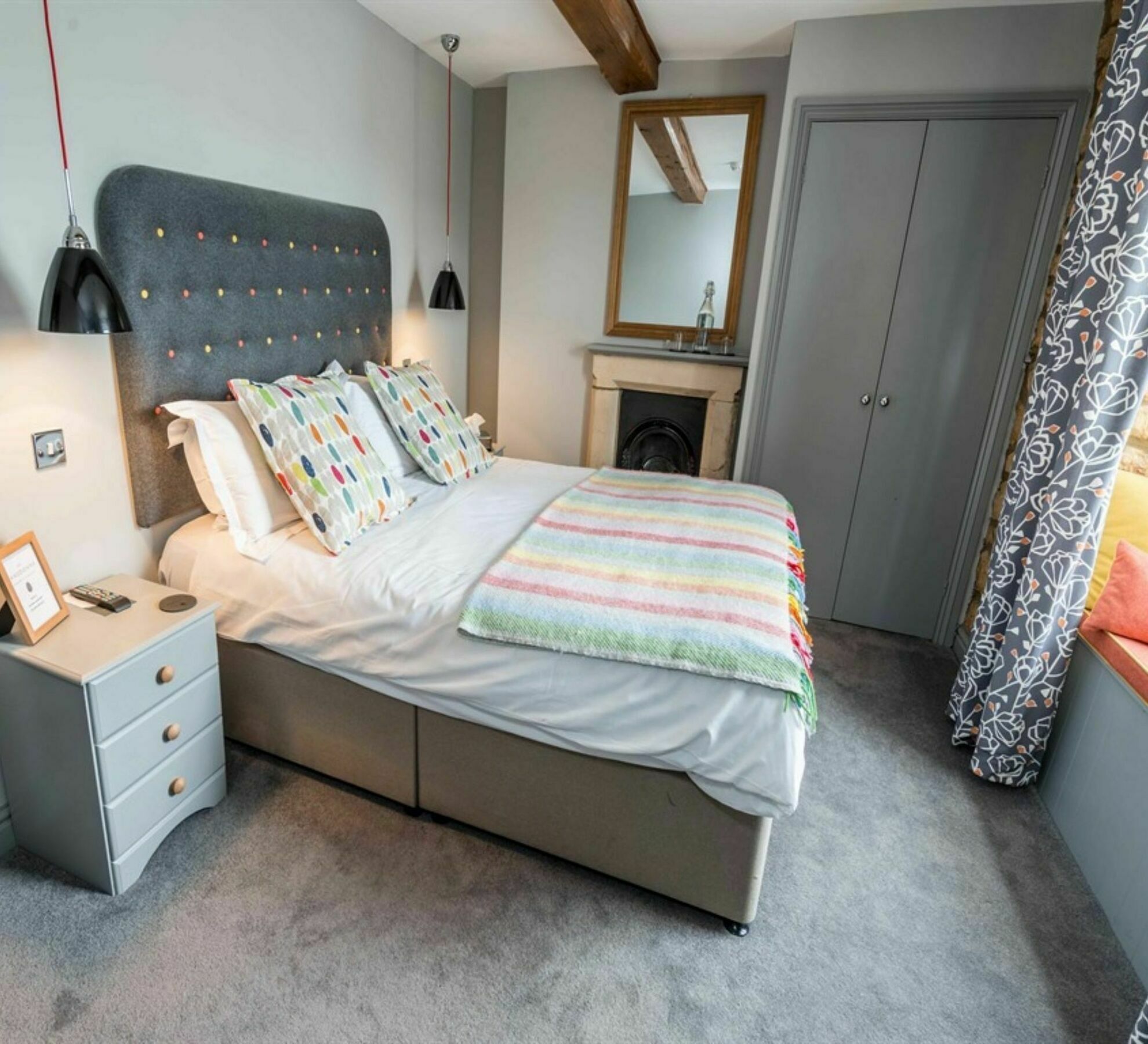 The Lansdowne Guest House Bourton-on-the-Water Luaran gambar A bedroom in a static