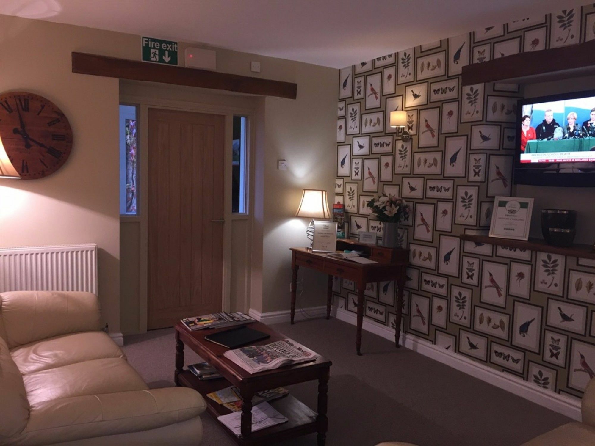The Lansdowne Guest House Bourton-on-the-Water Luaran gambar The waiting room at the practice